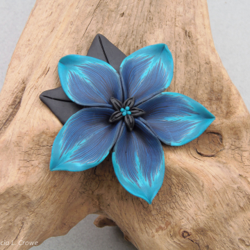 Peacock flower pin